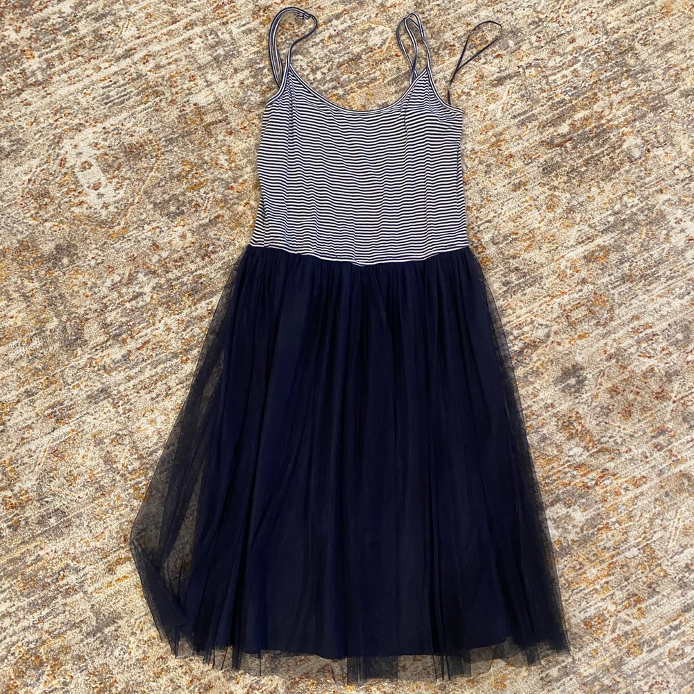 Medium, tulle dress